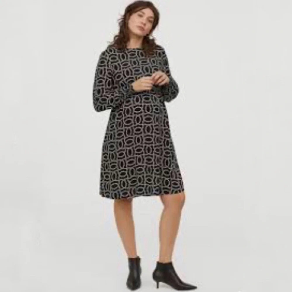 H&M Dress Black/White print‎ Size XLarge